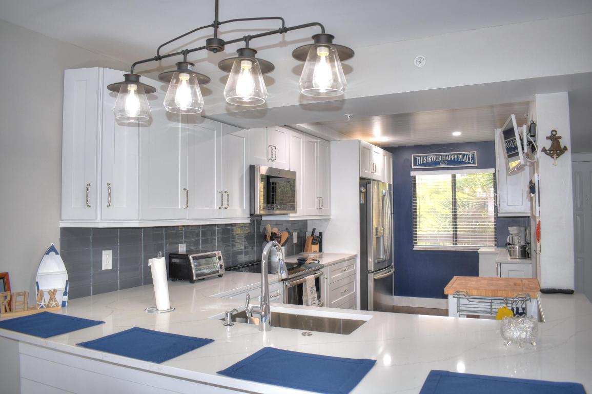 1301 Seafarer 305 Circle 305