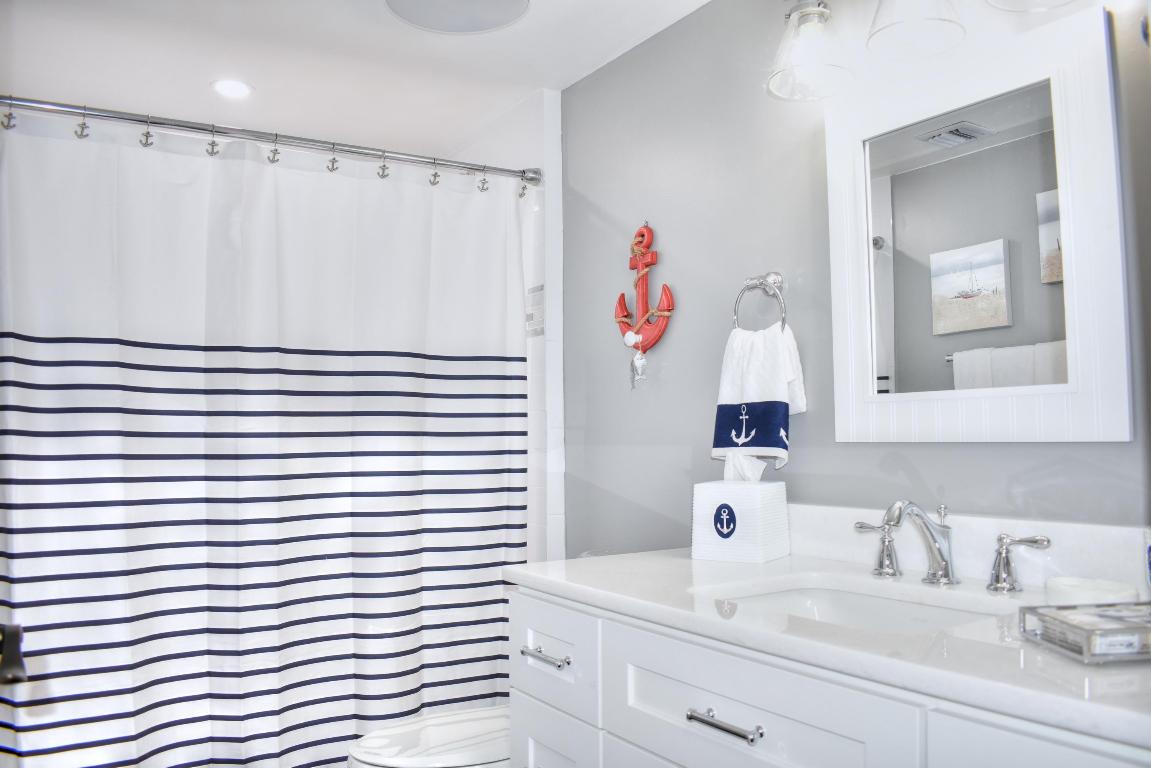 1301 Seafarer 305 Circle 305