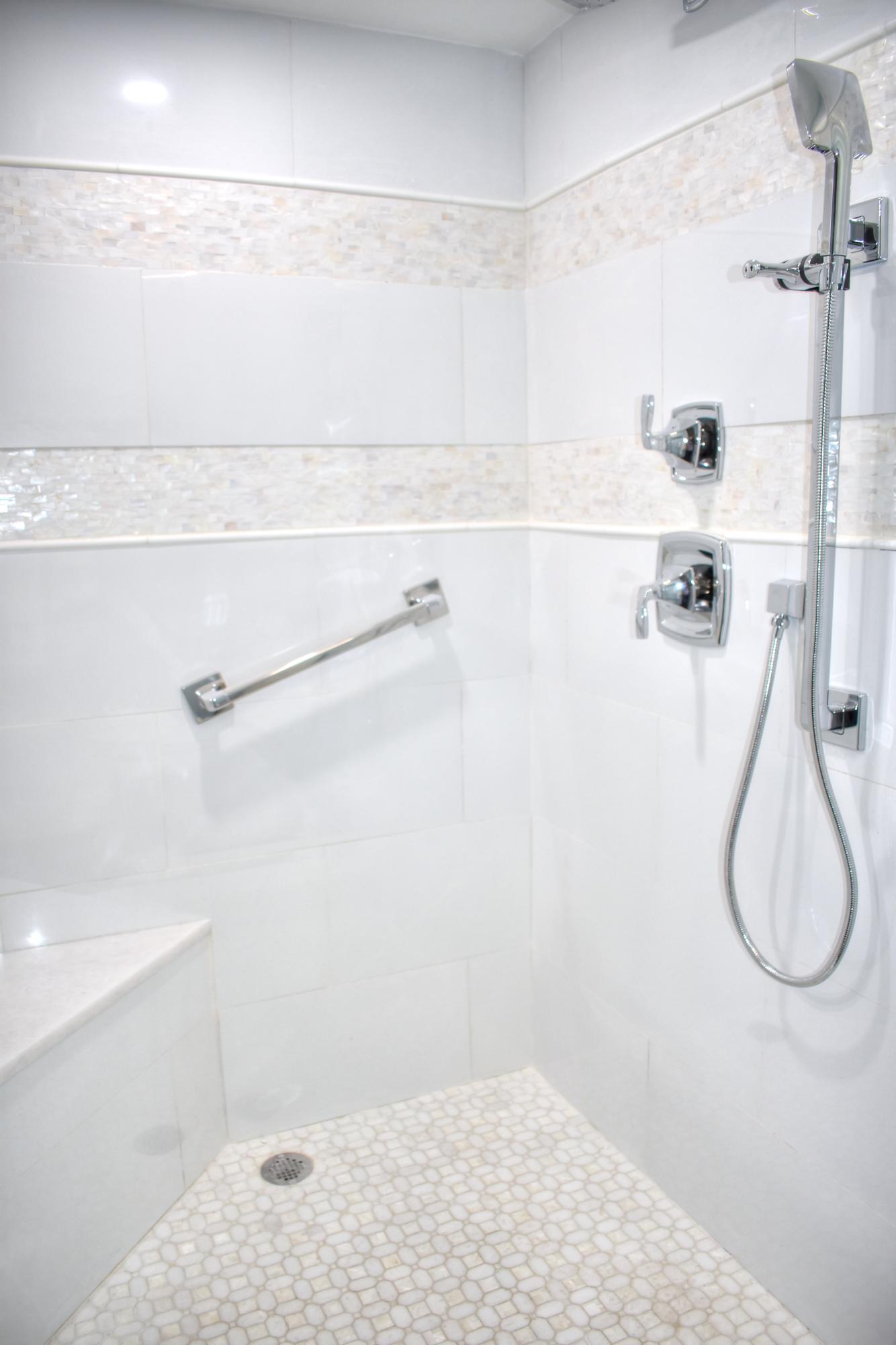 1301 Seafarer 305 Circle 305