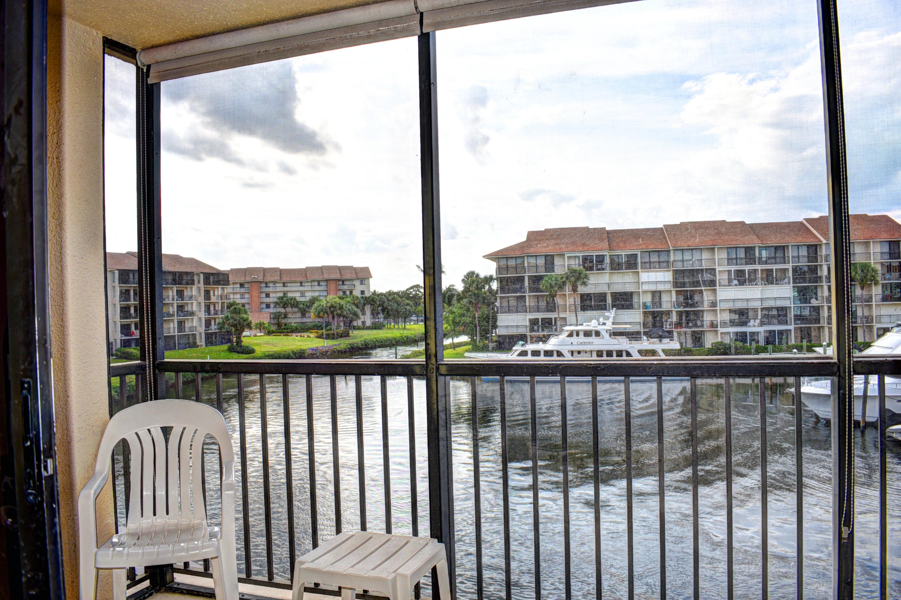1301 Seafarer 305 Circle 305