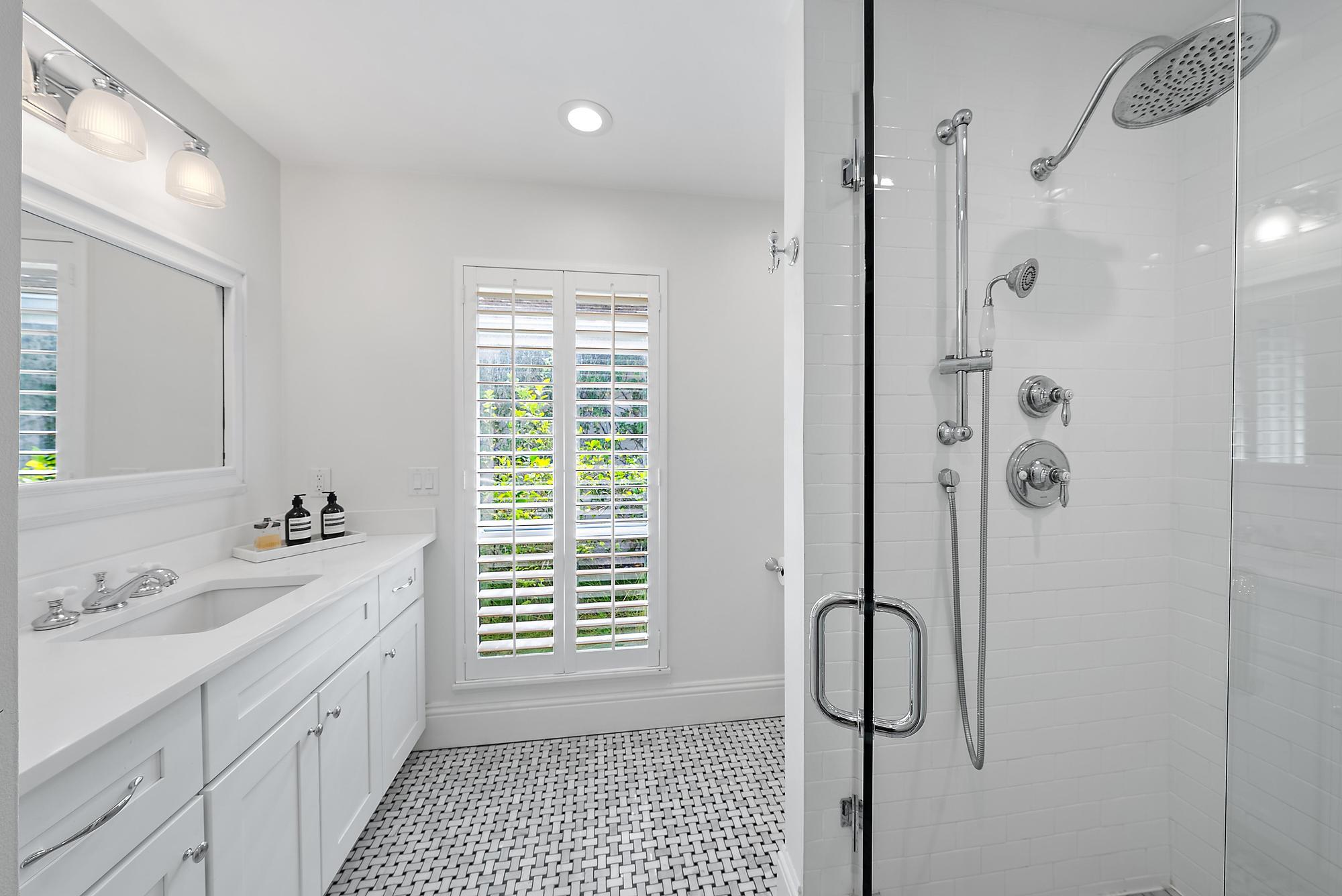 17066 Bay Street