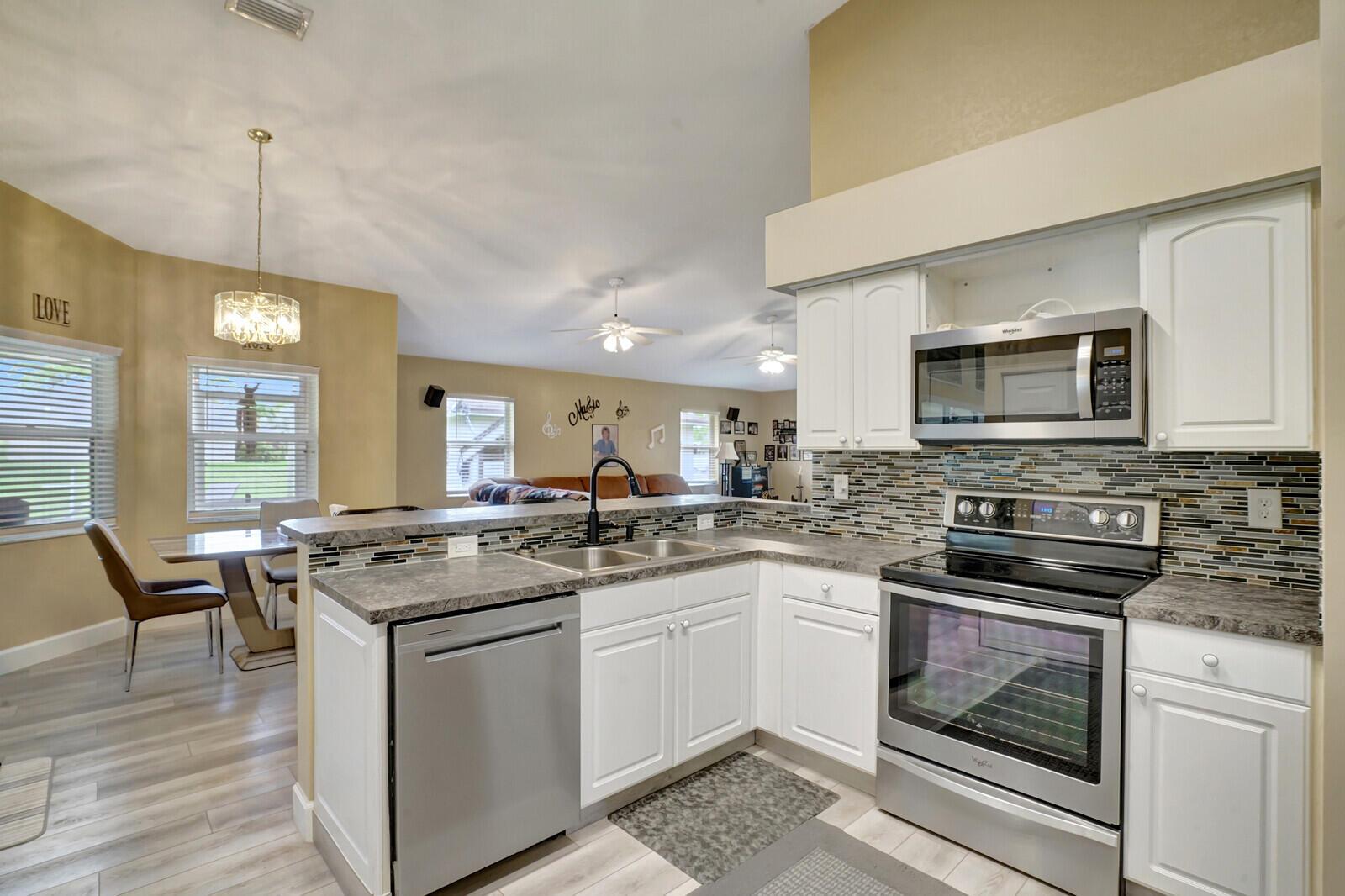 7775 Coconut Boulevard