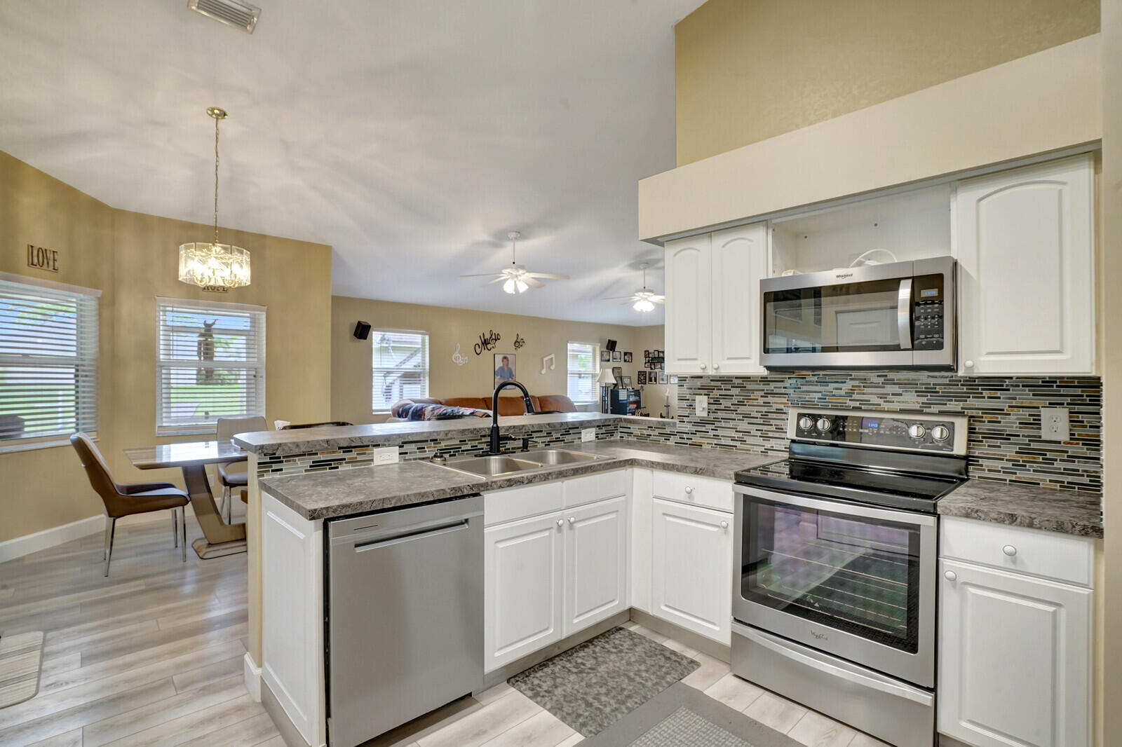 7775 Coconut Boulevard