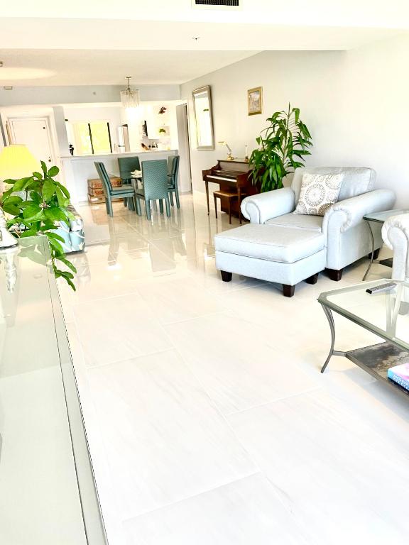 901 SW Seafarer Circle 202