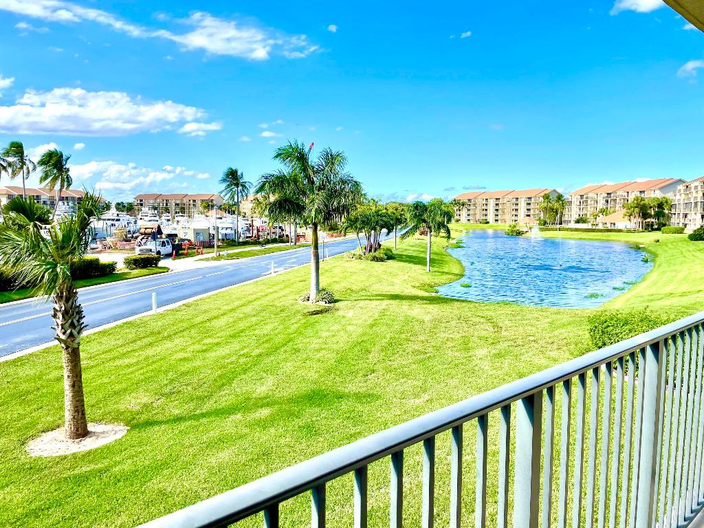 901 SW Seafarer Circle 202