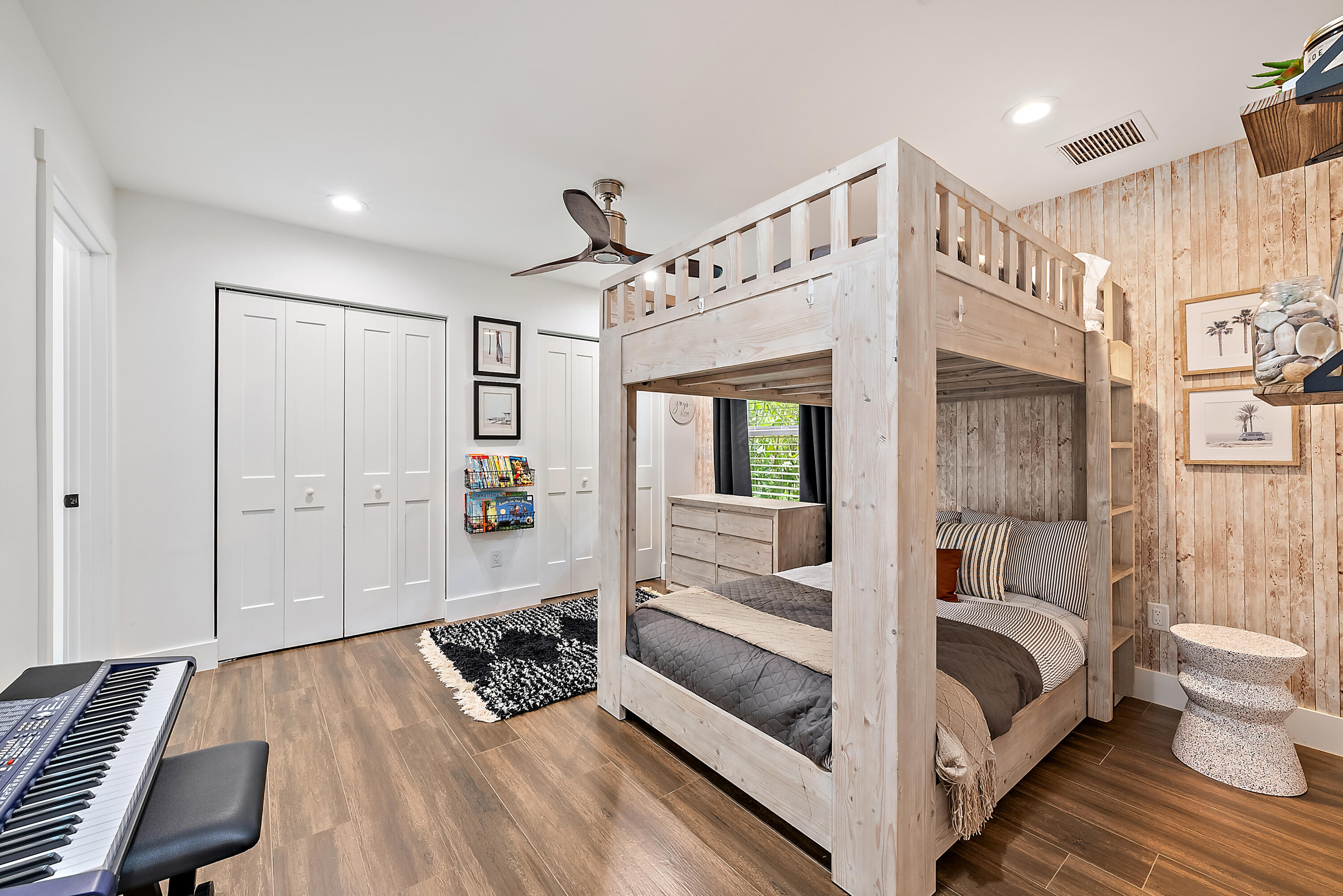 6204 Sand Pine Court