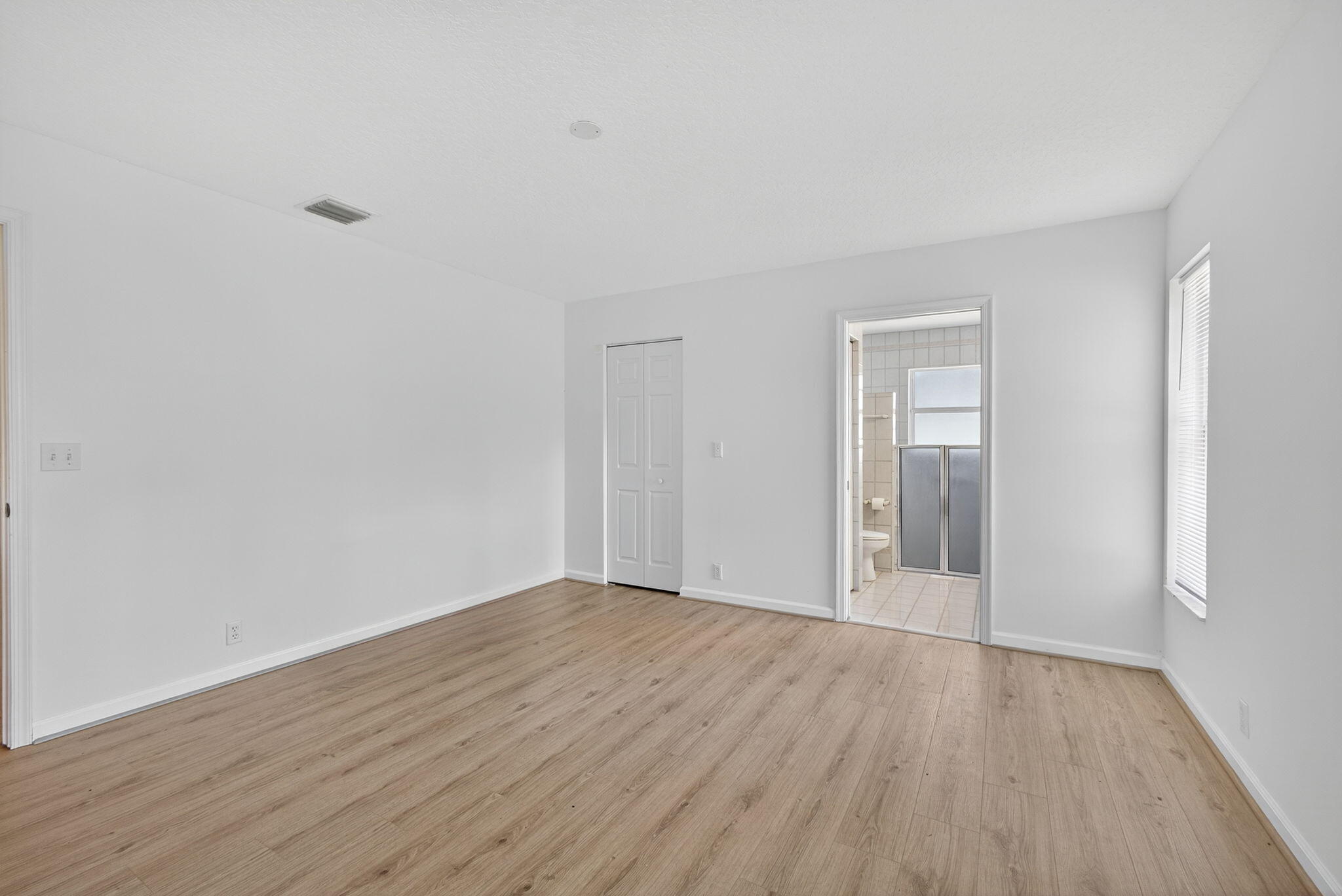 16476 86th Street N