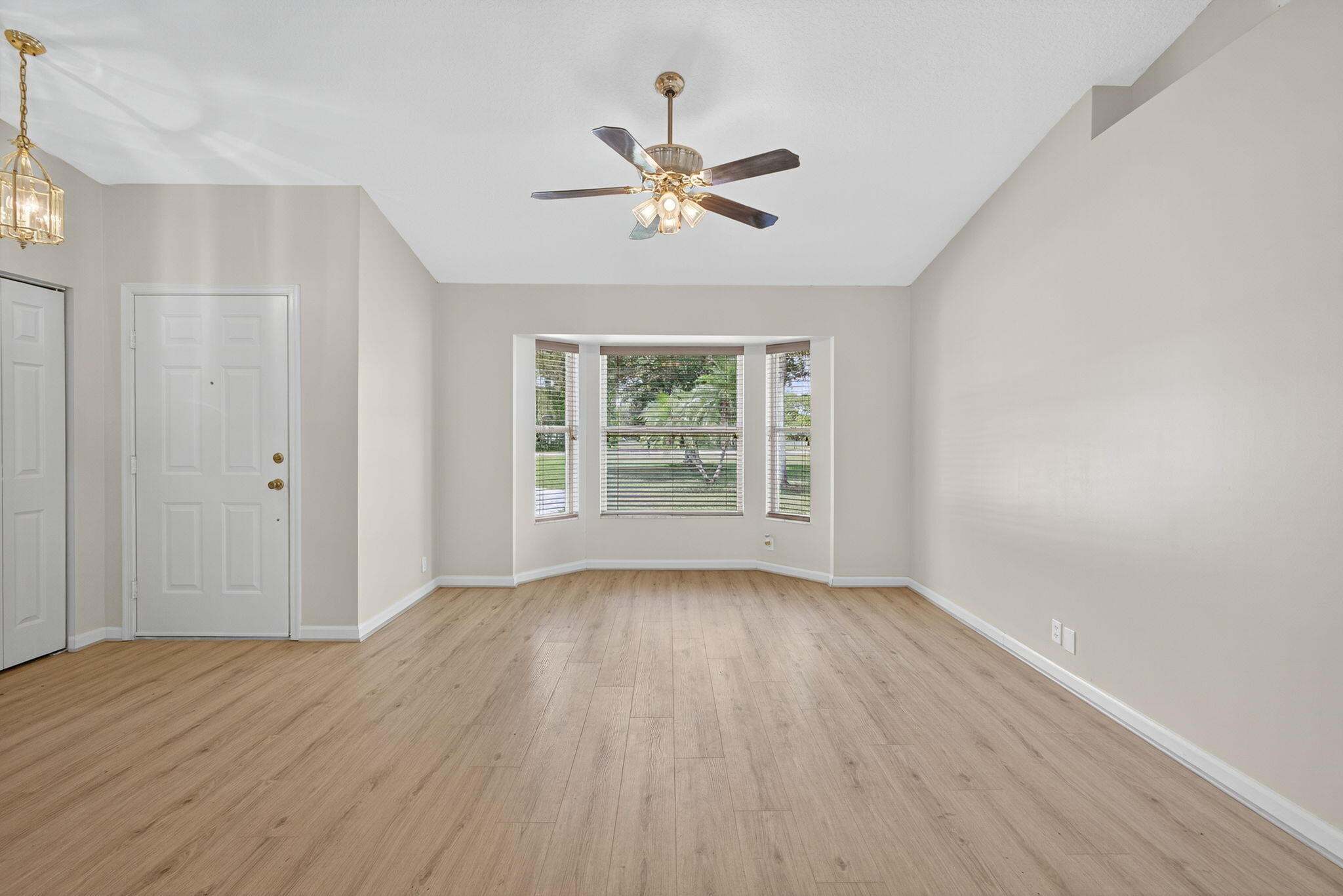 16476 86th Street N