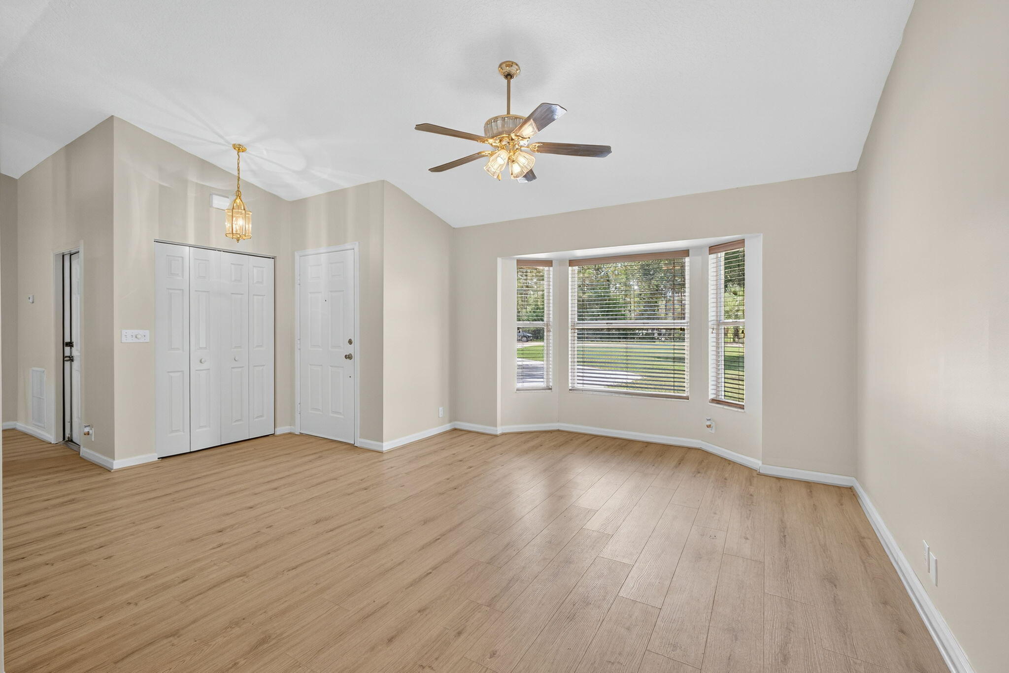 16476 86th Street N