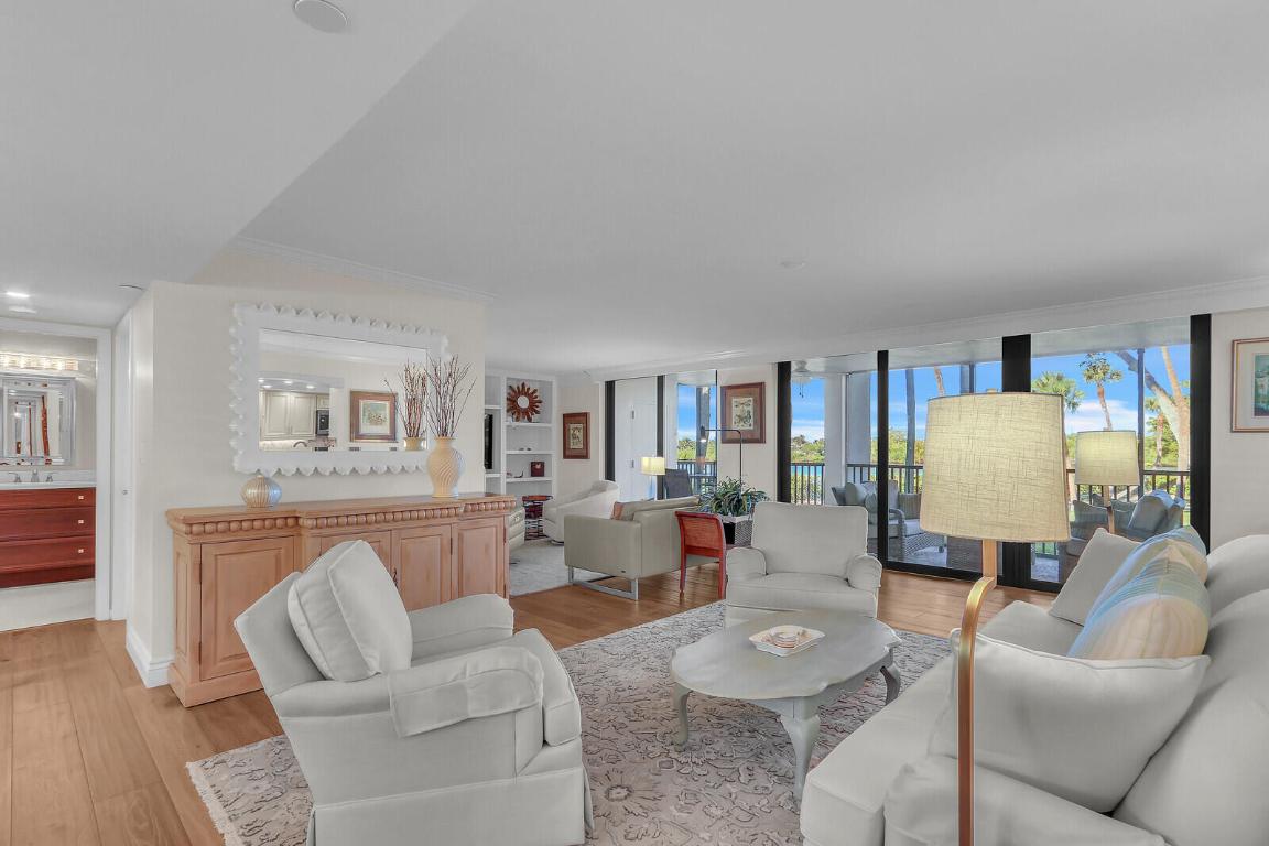 1000 N Us Highway 1 An104