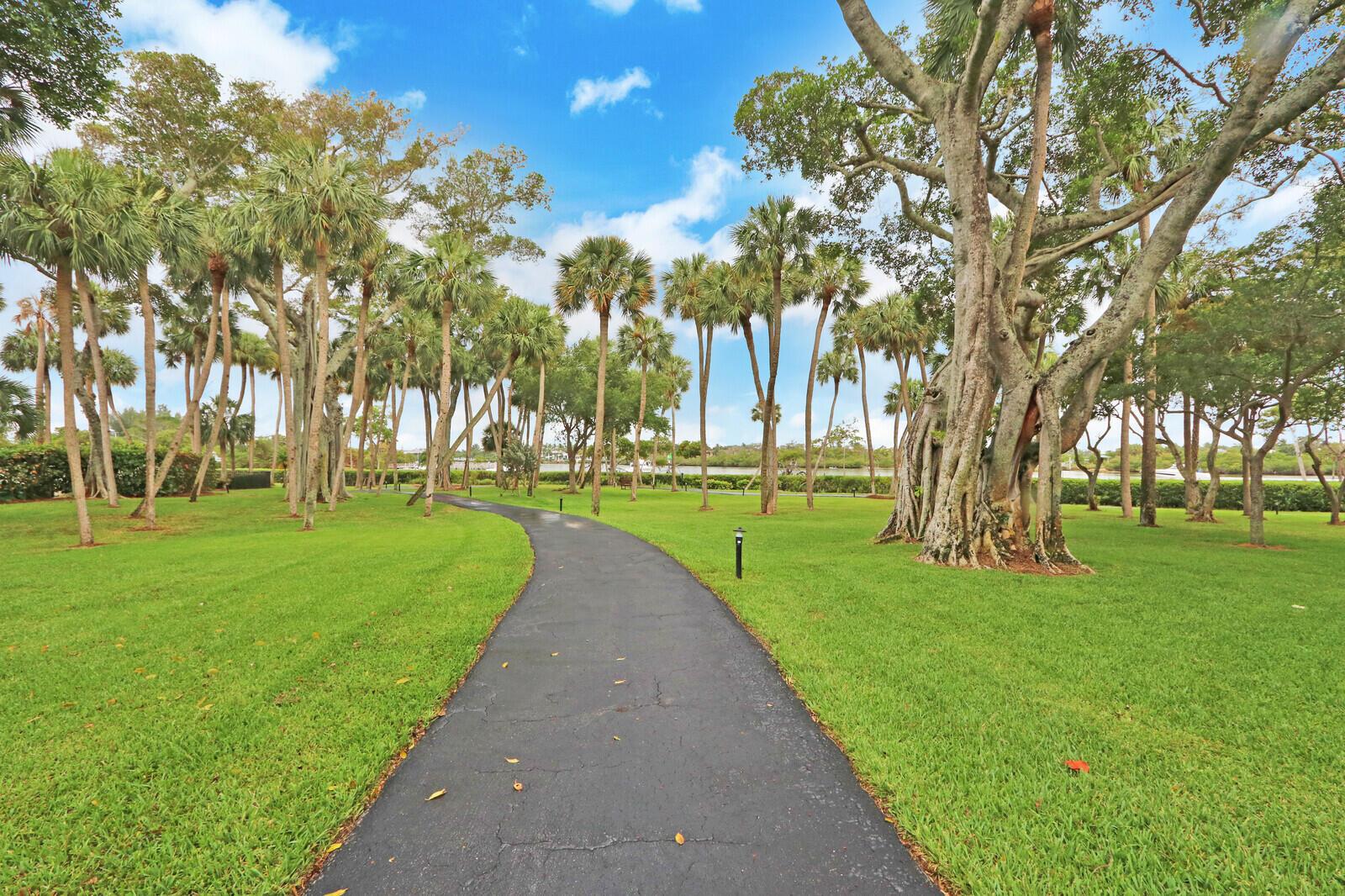 1000 N Us Highway 1 An104