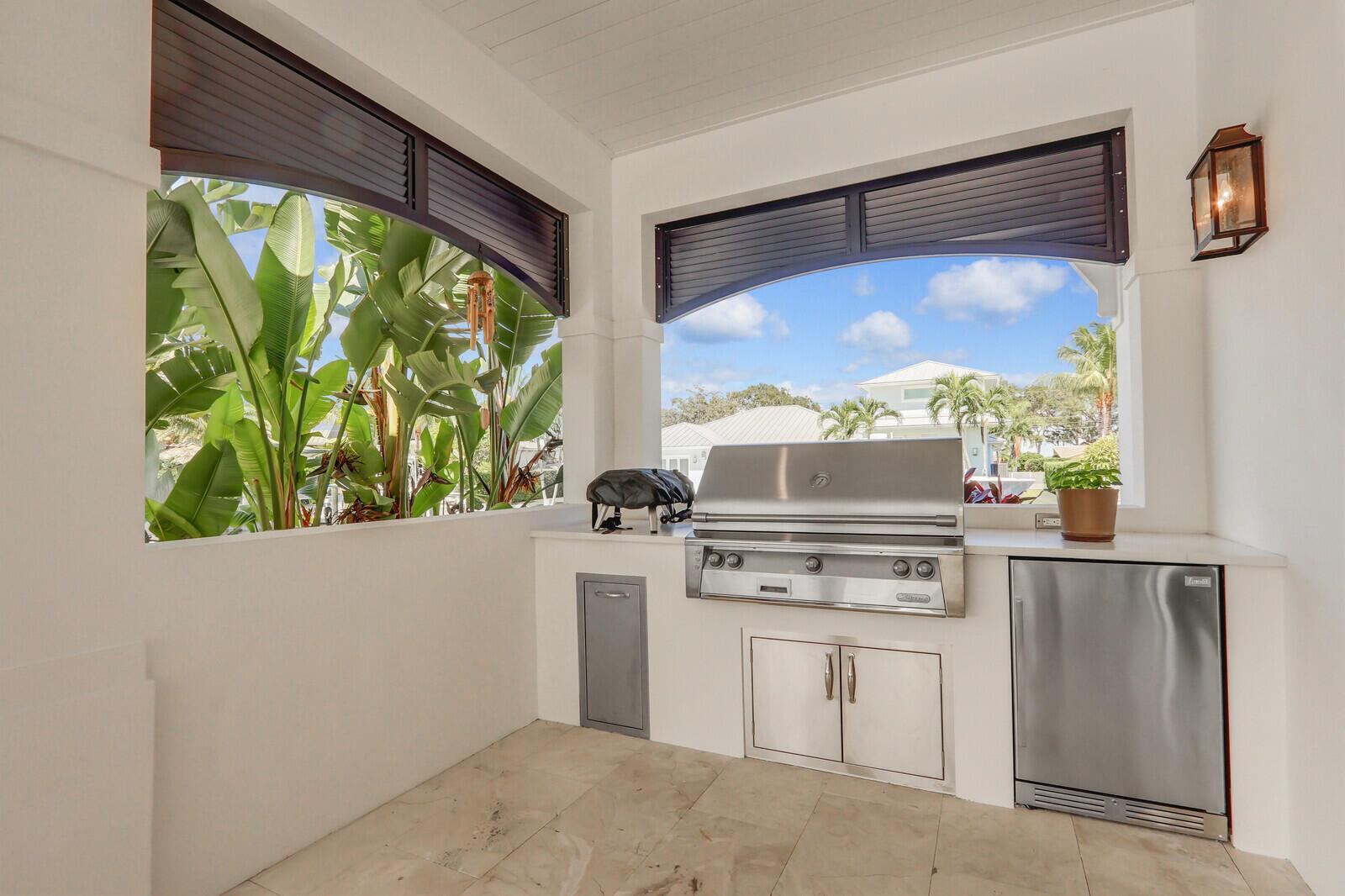 934 N Loxahatchee Drive