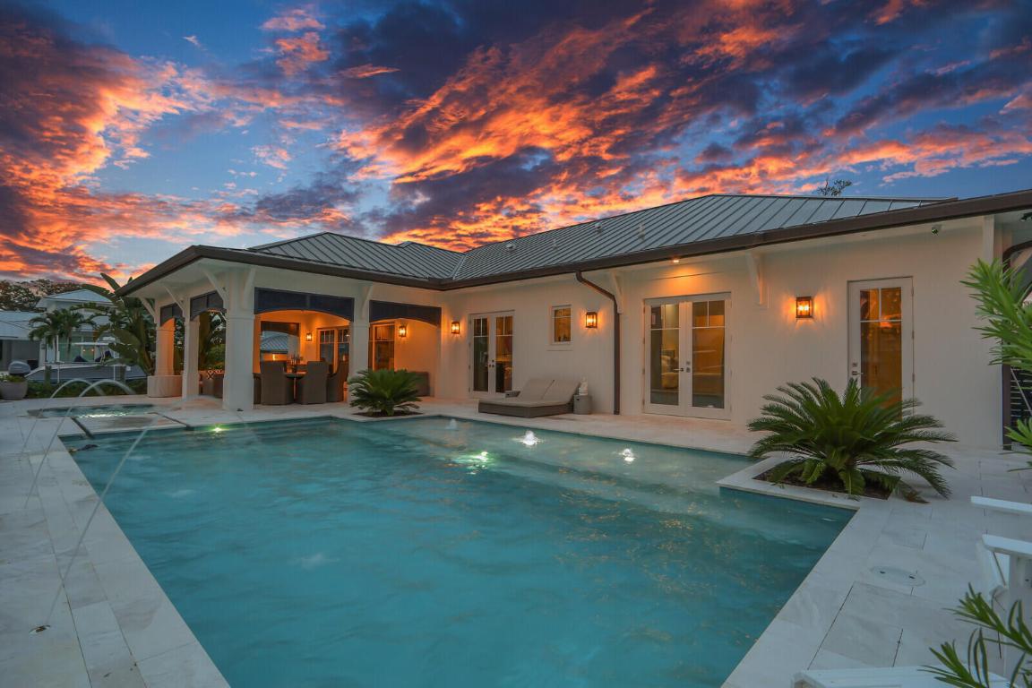 934 N Loxahatchee Drive