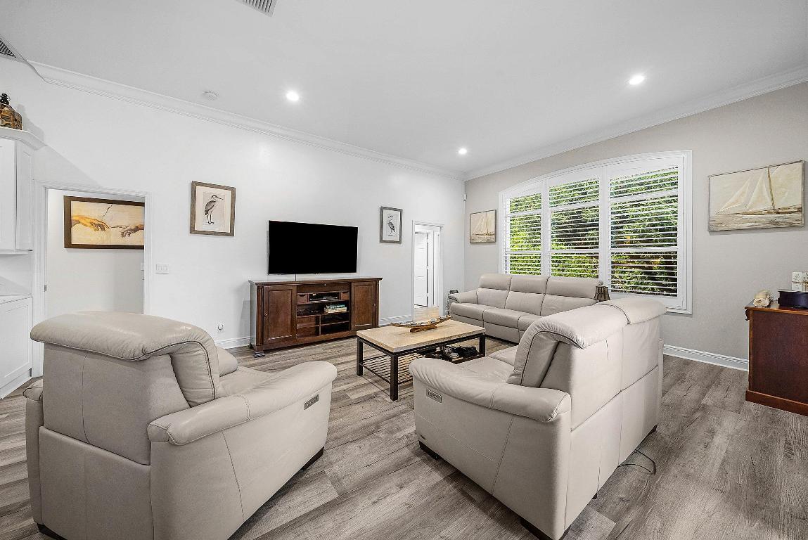 18670 SE Lakeside Way