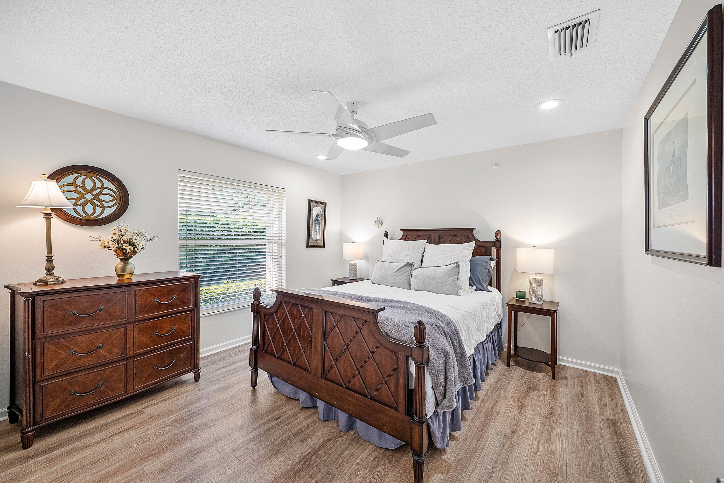 18670 SE Lakeside Way