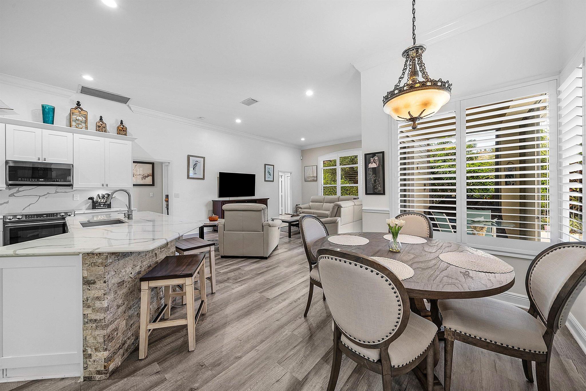 18670 SE Lakeside Way