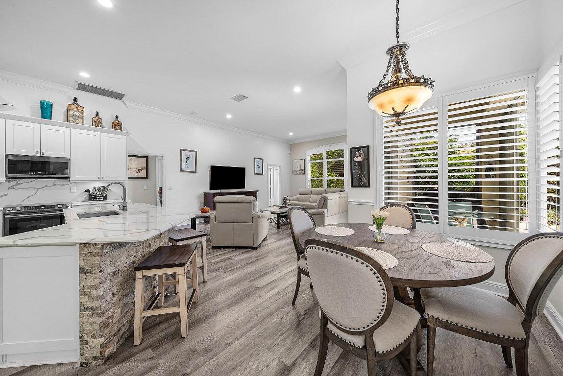 18670 SE Lakeside Way