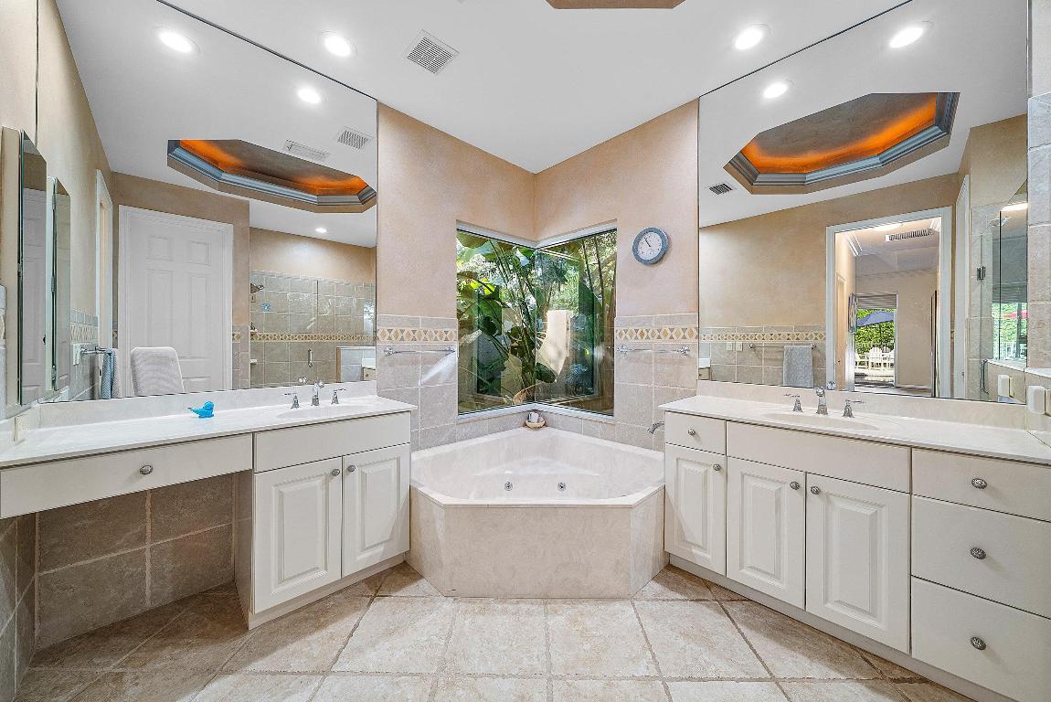 18670 SE Lakeside Way