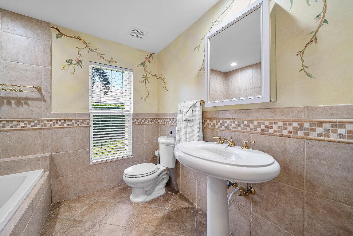 18670 SE Lakeside Way