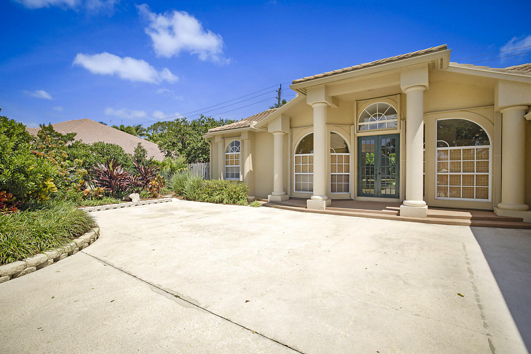 227 Shorewood Way