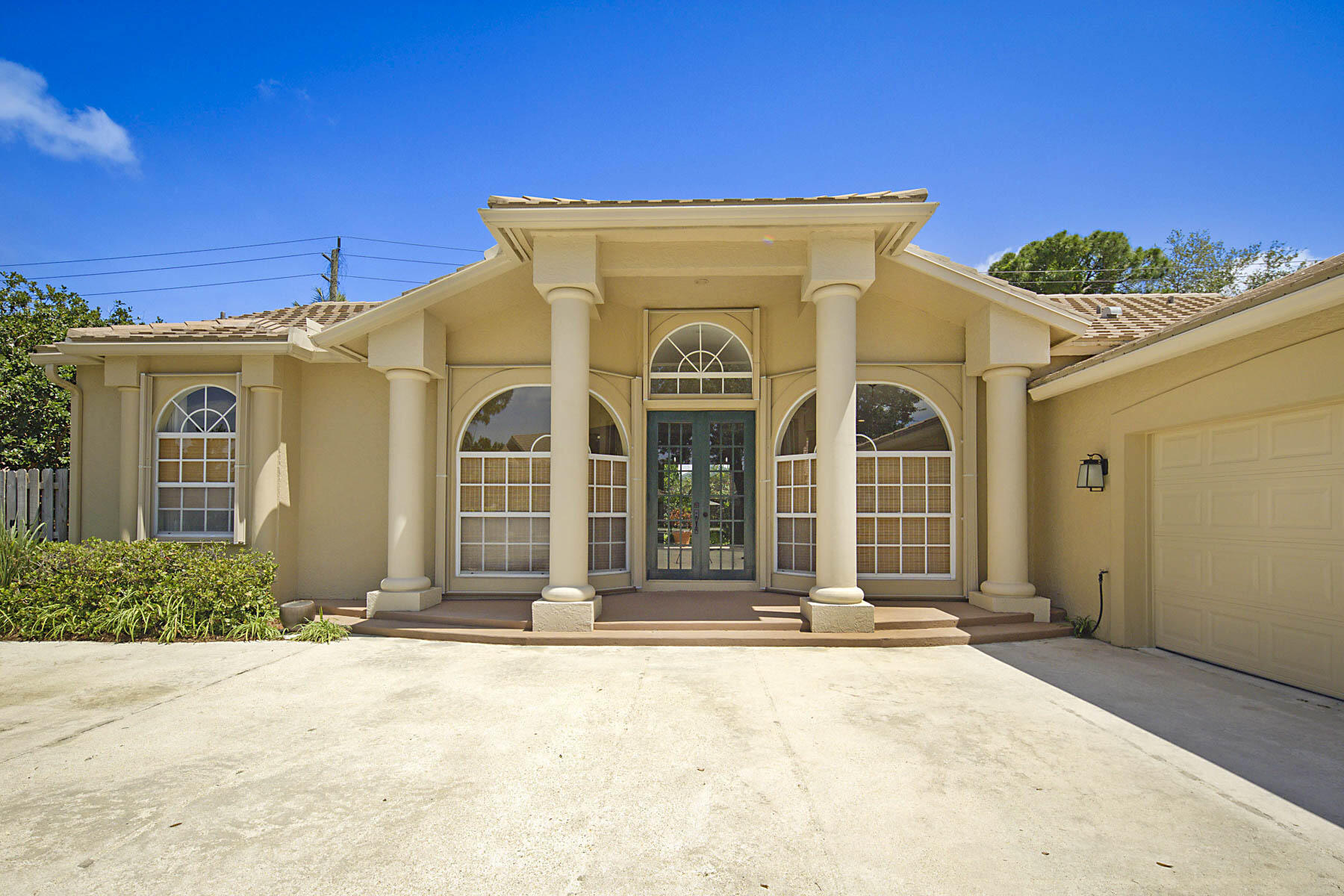 227 Shorewood Way