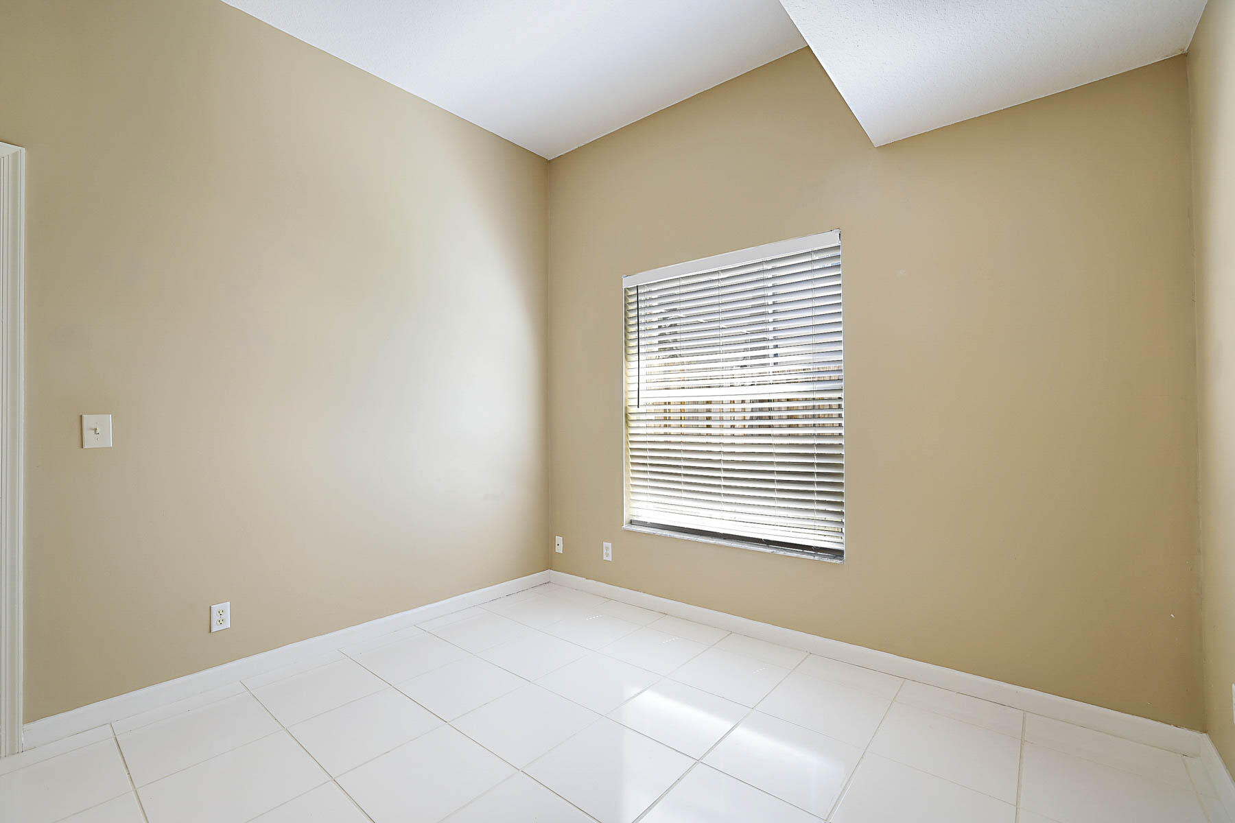 227 Shorewood Way