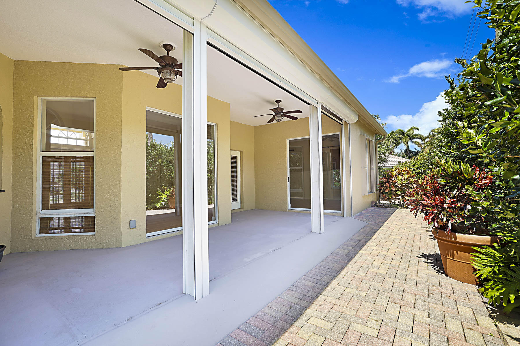 227 Shorewood Way