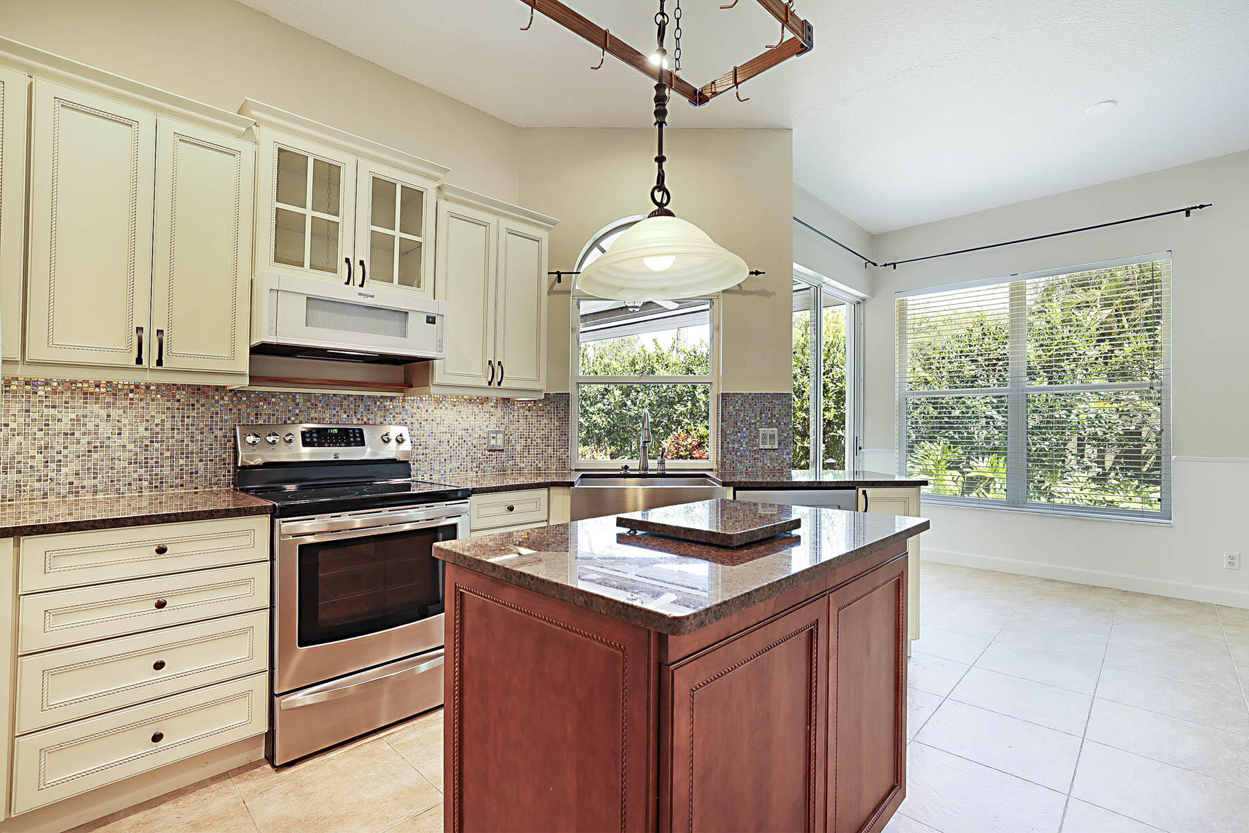 227 Shorewood Way