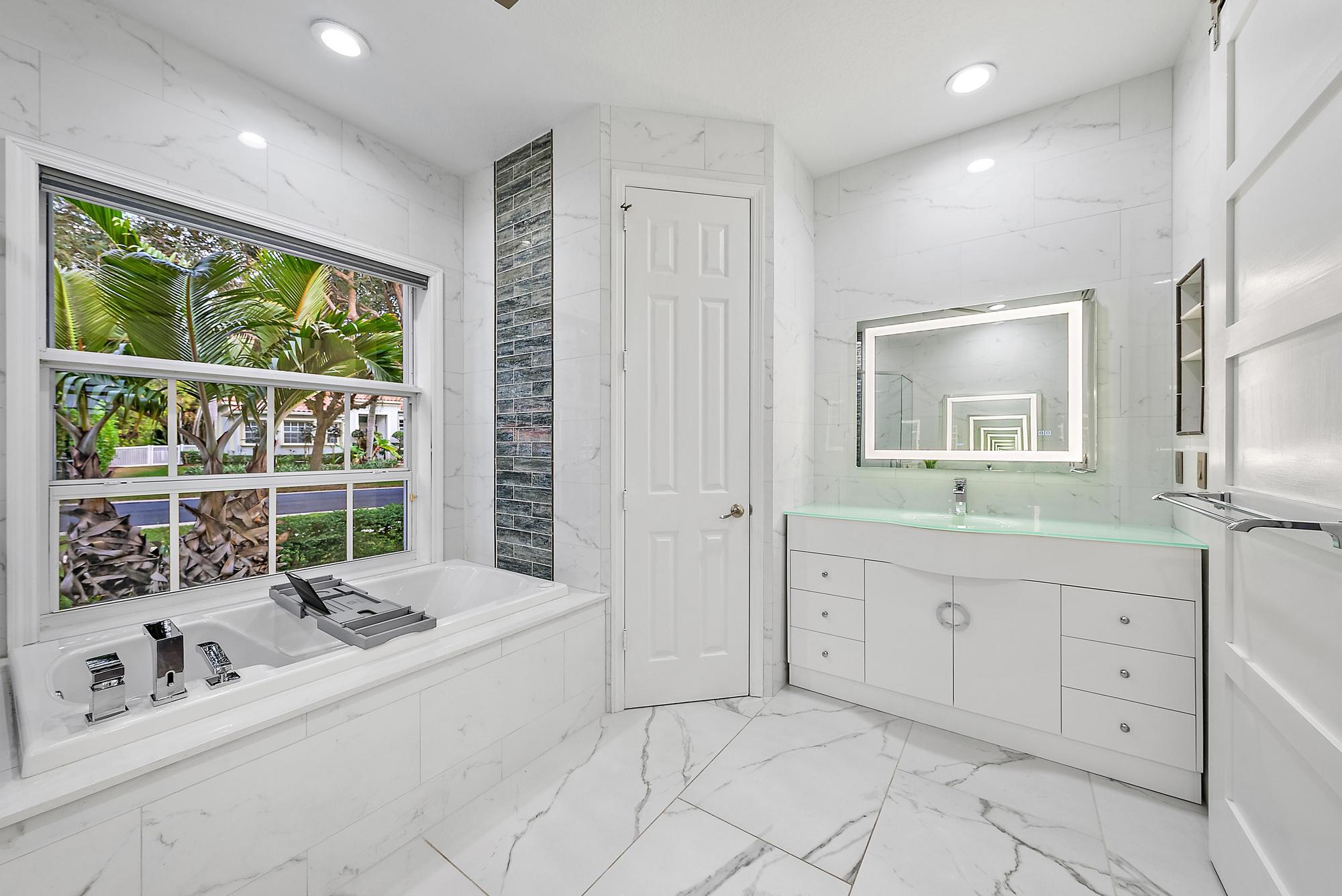 9790 SE Crape Myrtle Court