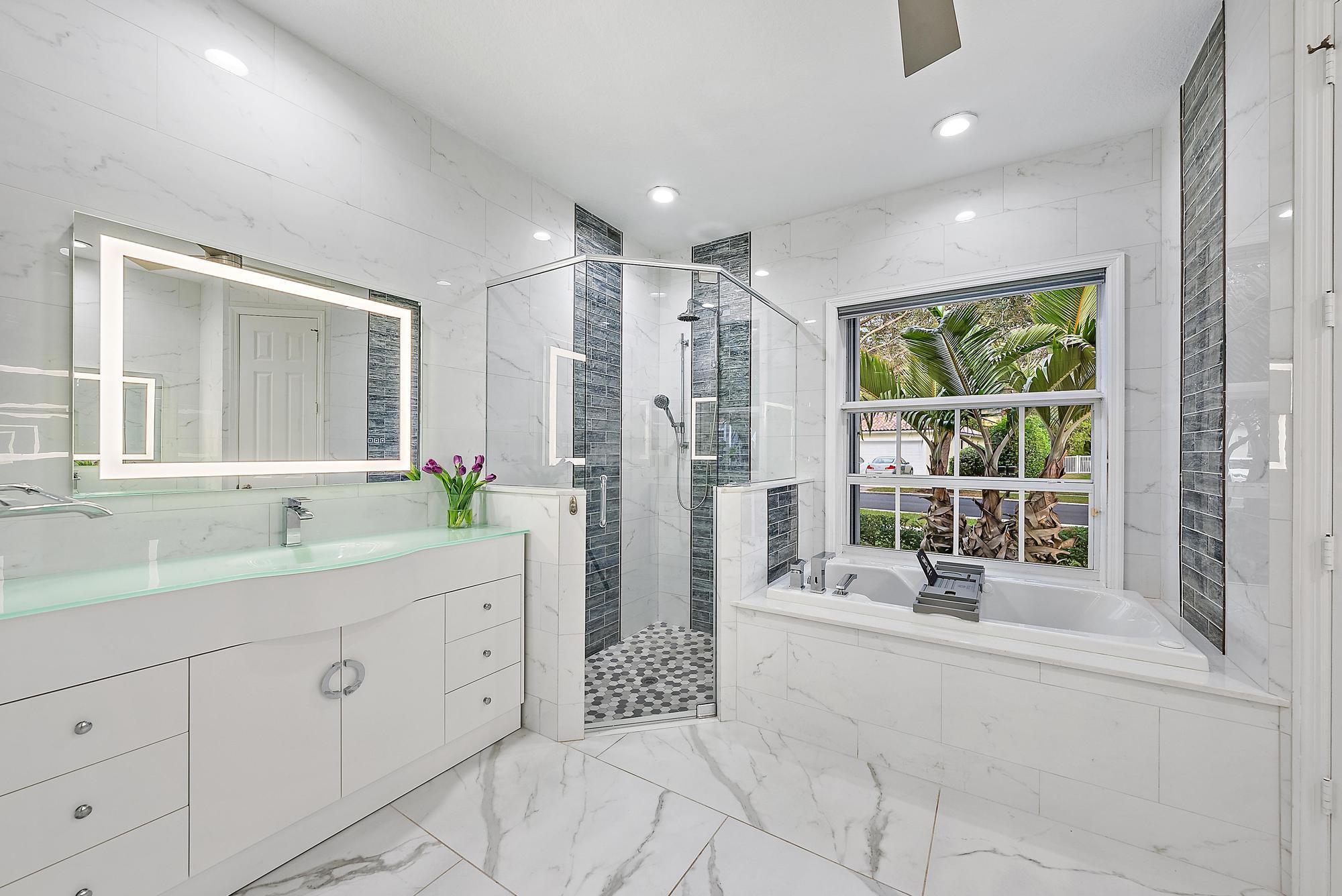 9790 SE Crape Myrtle Court