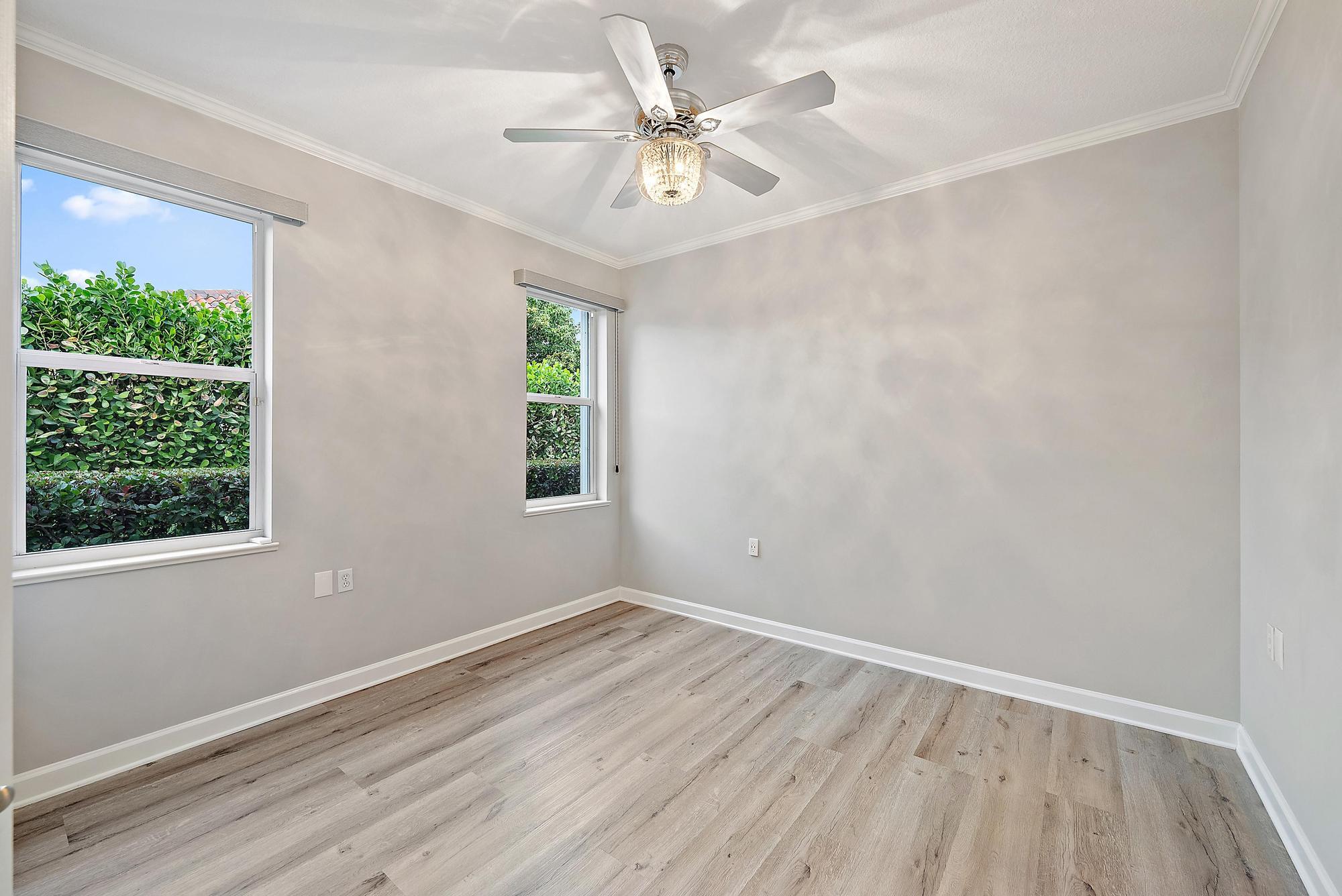 9790 SE Crape Myrtle Court