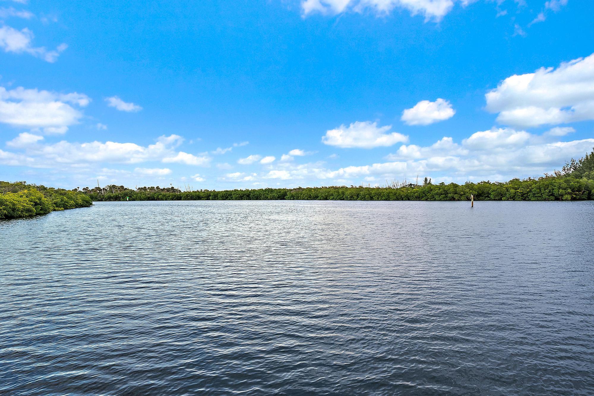 9790 SE Crape Myrtle Court