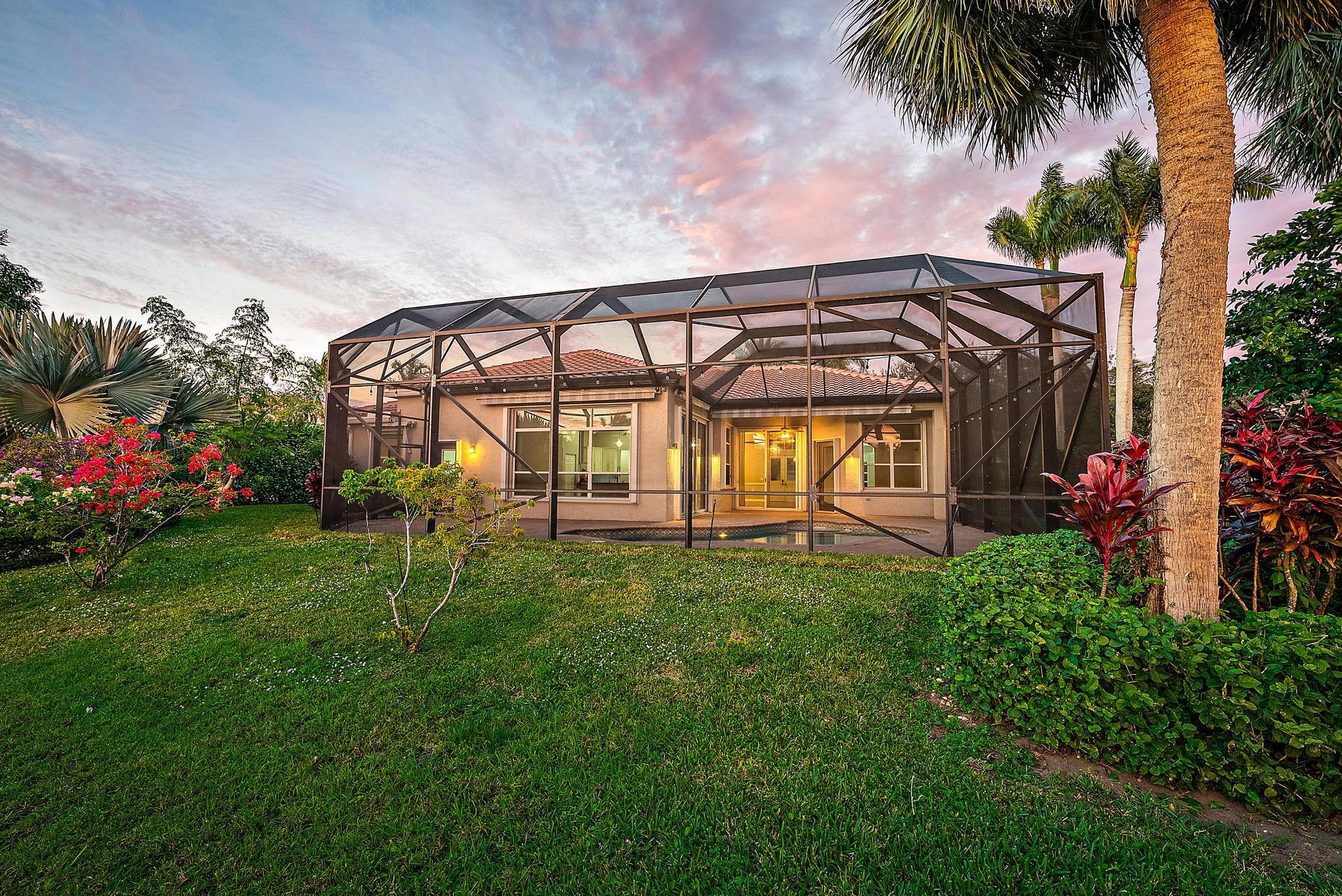 9790 SE Crape Myrtle Court