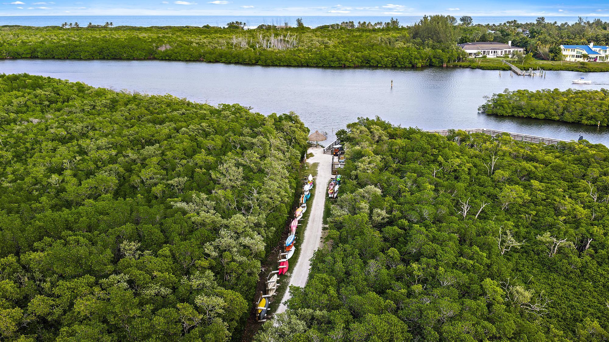 9790 SE Crape Myrtle Court