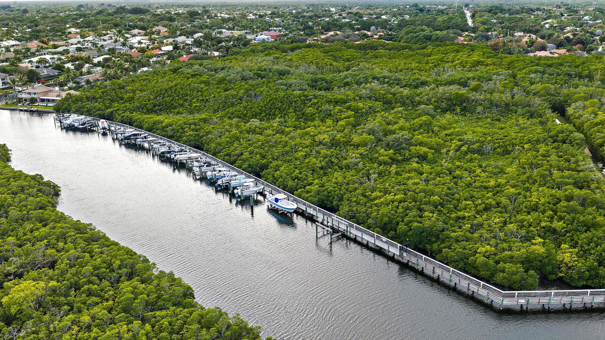 9790 SE Crape Myrtle Court