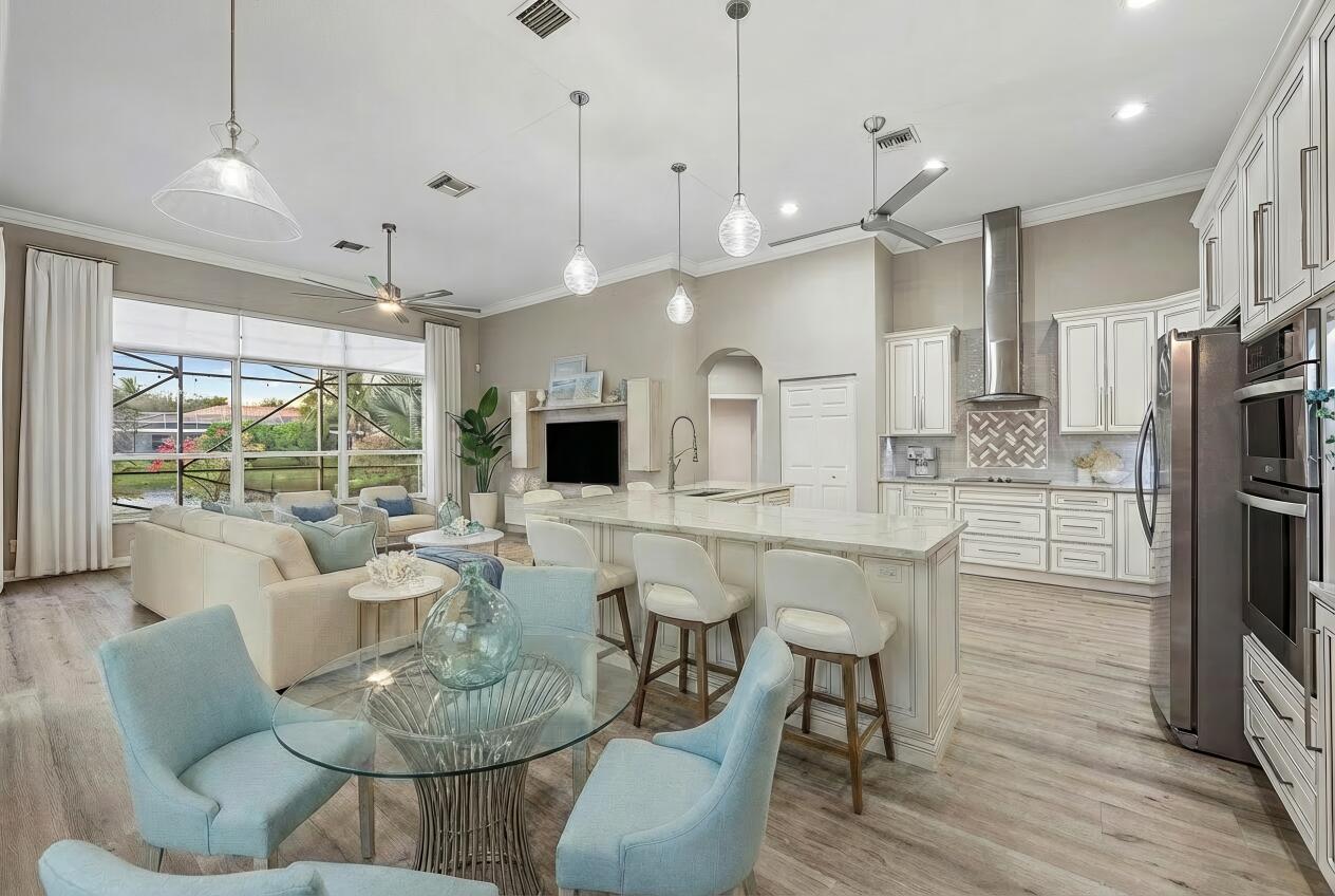 9790 SE Crape Myrtle Court