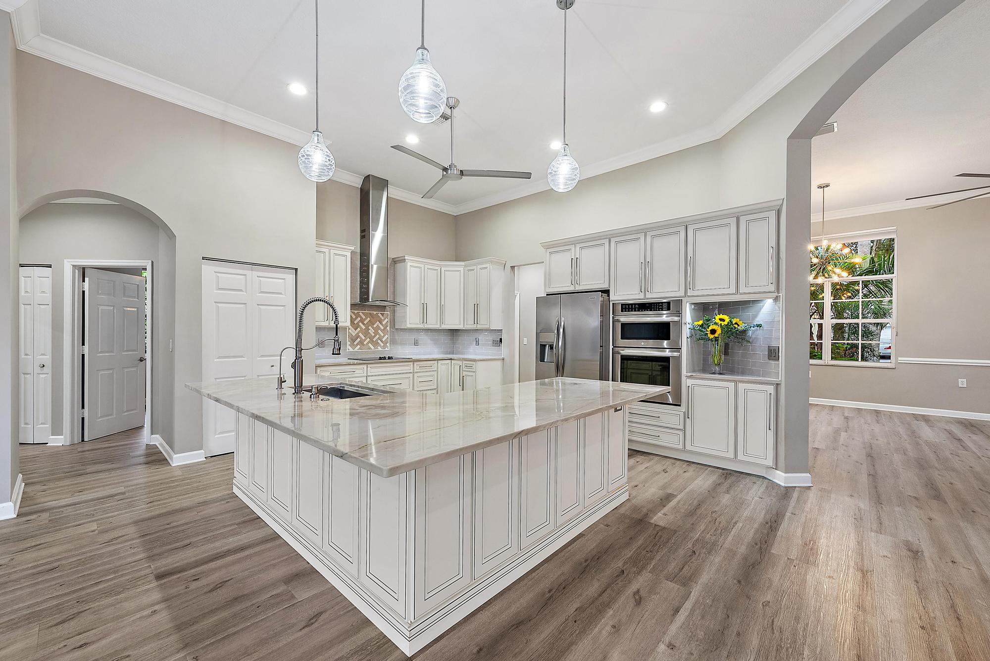 9790 SE Crape Myrtle Court