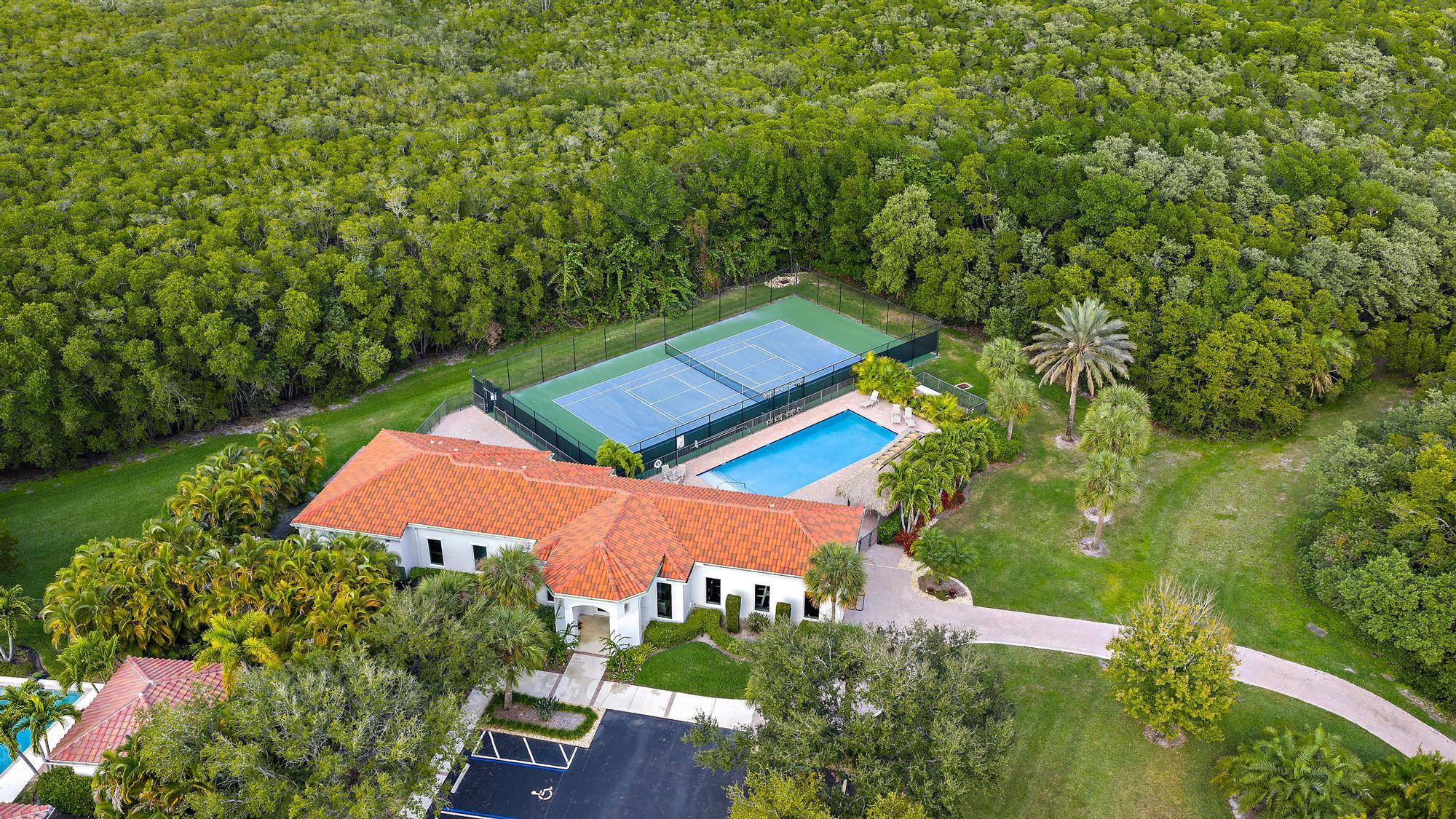 9790 SE Crape Myrtle Court