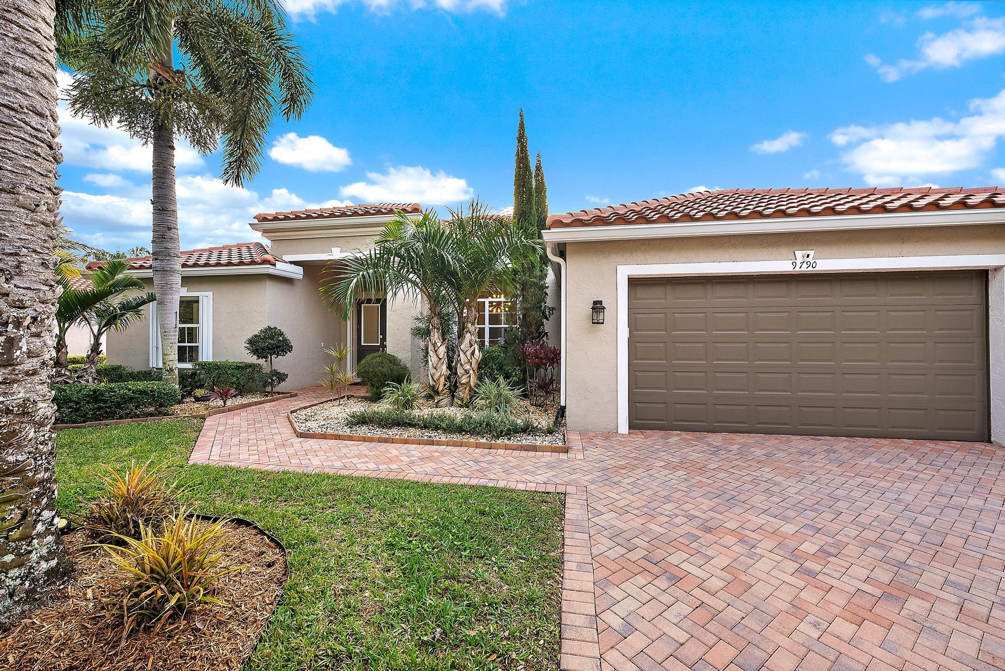 9790 SE Crape Myrtle Court