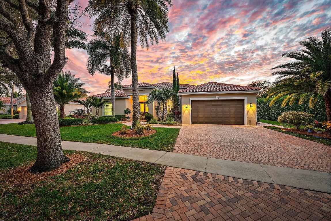 9790 SE Crape Myrtle Court