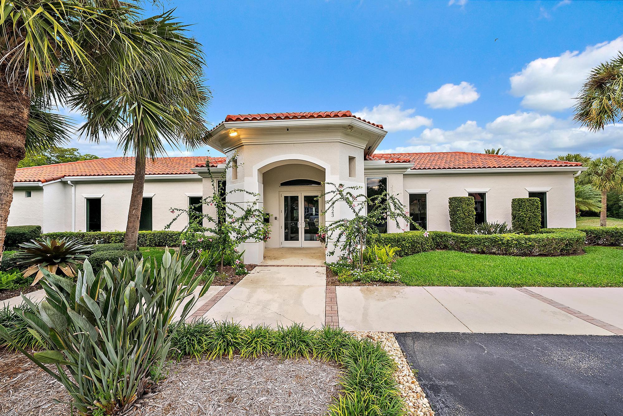 9790 SE Crape Myrtle Court