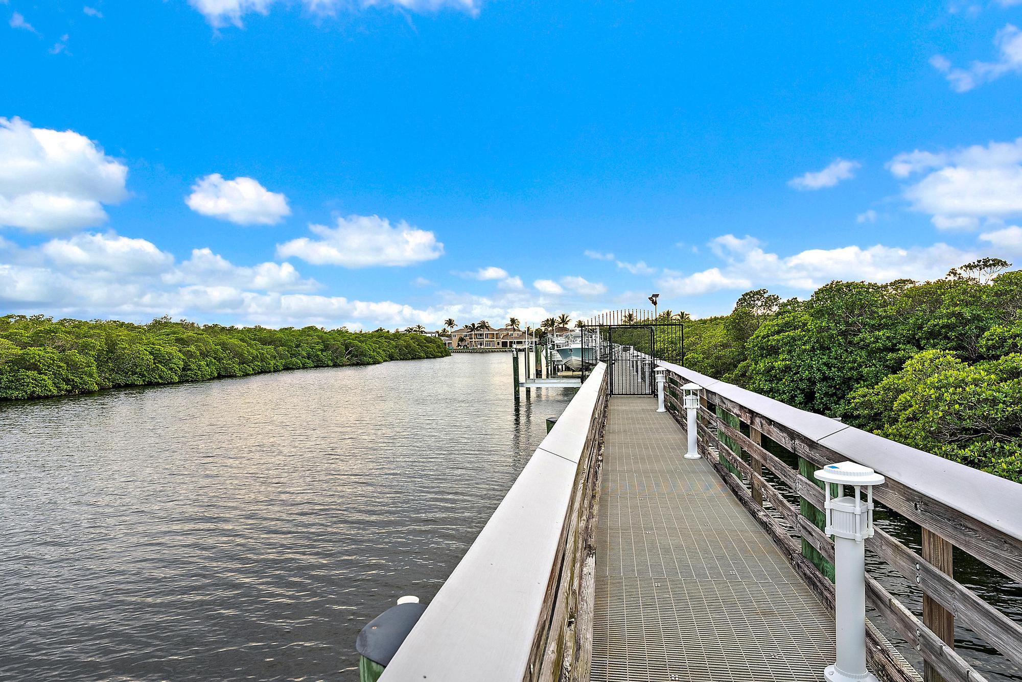 9790 SE Crape Myrtle Court