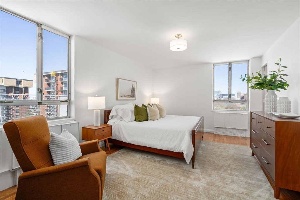 45 Longwood Ave. Unit: PHB