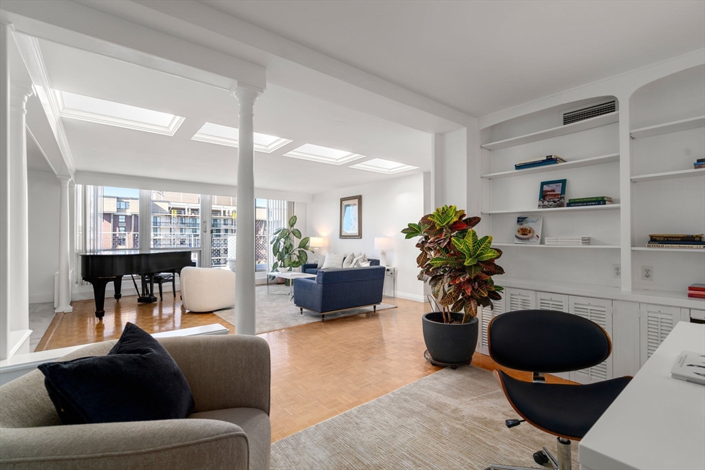 45 Longwood Ave. Unit: PHB