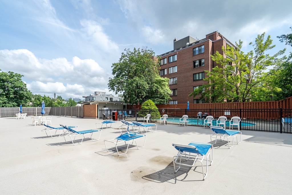 45 Longwood Ave. Unit: PHB