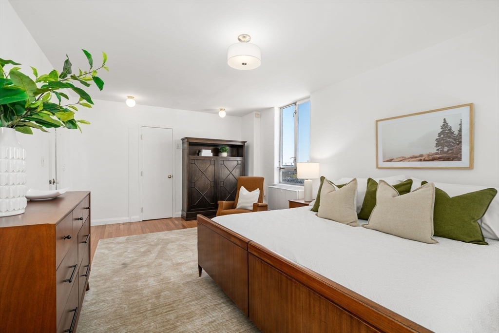 45 Longwood Ave. Unit: PHB