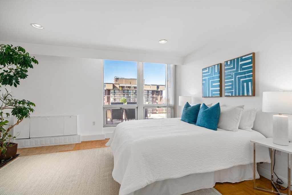 45 Longwood Ave. Unit: PHB