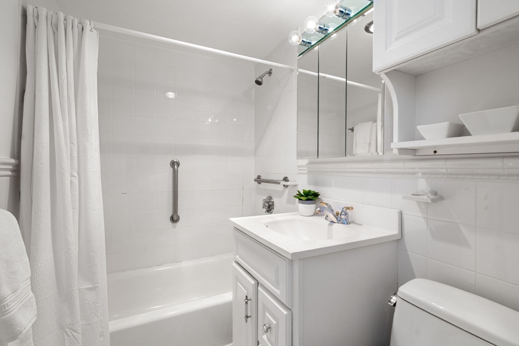 45 Longwood Ave. Unit: PHB
