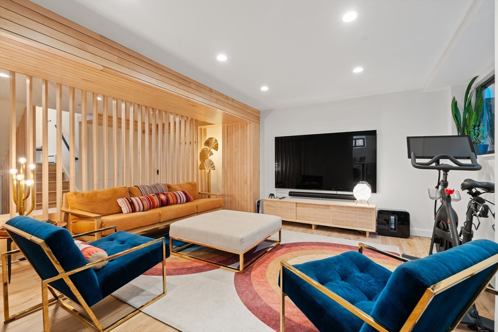 30 Country Rd