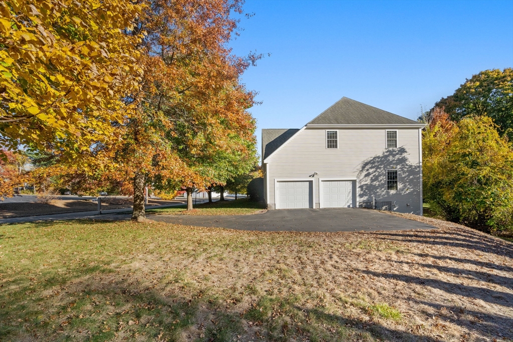 16 Brookbury Circle